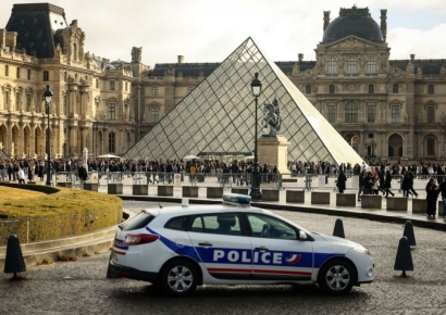 "또 털릴 순 없잖아" 갑자기 입장료 45% '확' 올렸다…특단의 조치 내놓은 루브르