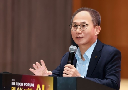양종희 KB금융 회장 "도전적 자세로 AI와 함께 미래 준비해야"