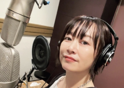 공연하는데 갑자기…스텝 두 명에 제지당한 日가수 "믿을 수 없는 일" 