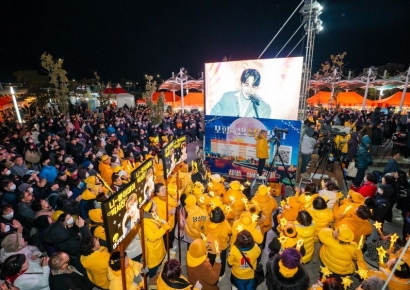 운하 가득 메운 '달빛 경제'…포항운하 달빛포차 축제 2만5000명 발길
