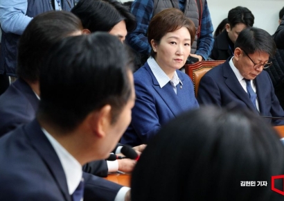 [포토] 정청래 대표 바라보는 이언주 최고위원