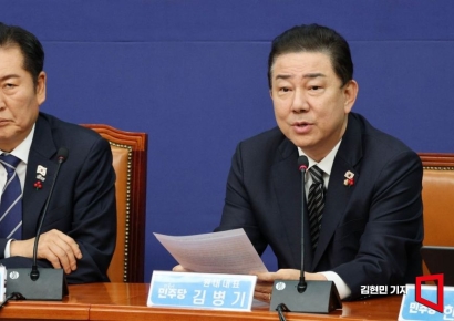 [포토] 김병기 "尹, 내란 포기 안 해…종교 방패삼아 극우 지지층 자극"