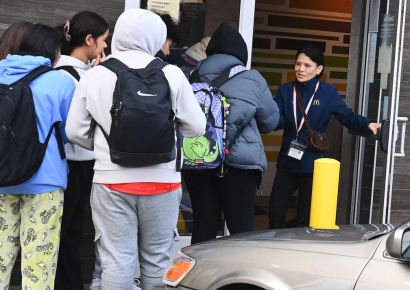 "오후 2~4시 10대들은 출입 금지"…특단의 조치 내린 맥도날드, 왜? 