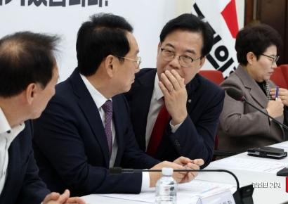 [포토] 대화하는 송언석-김도읍
