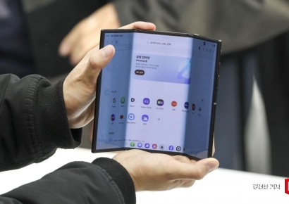 "또 완판 돼도 더는 안 팔아요"…'리셀가 400만원' 인기 폭발 트라이폴드의 속사정