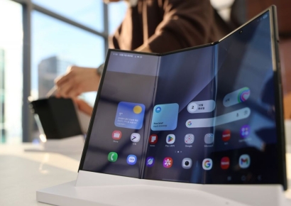 두 번 접는 삼성 '트라이폴드'…판매 첫날 완판됐다