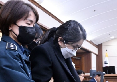 [속보] 법원 "김건희, 주가조작 미필적 용인했다고 볼 여지 있어"