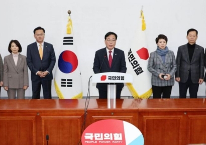 [포토] 송언석 "107명 의원 대표해 지난 1년 반성…계엄 선포 진심으로 사과"