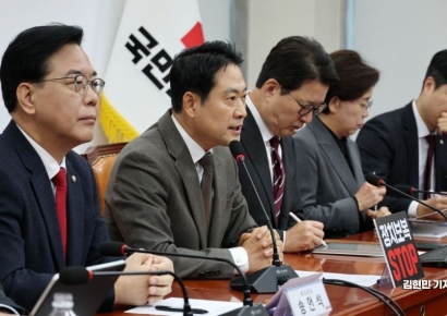 [포토] 장동혁 "대통령은 나치전범 운운 겁박…민생은 내란몰이에 파탄"