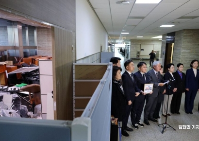 [포토] 혁신당, 국힘 정당해산심판 청구 결의안 제출…"사유 차고넘쳐"