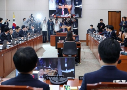 [포토] '주 52시간 예외 적용' 빠진 반도체특별법, 국회 산자위 통과