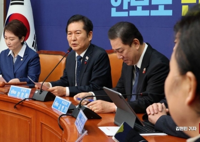 [포토] 정청래 "내란 1년 尹, 해괴망측 입장문…국힘은 더 기막혀"