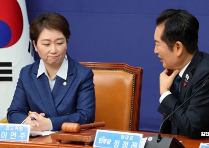 [포토] 대화하는 정청래-이언주