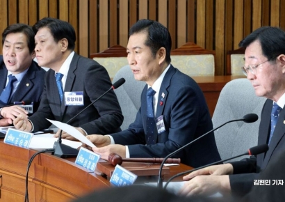 [포토] '1인1표' 중앙위 상정…정청래 "당원 뜻 따라 약속 지키는 중"