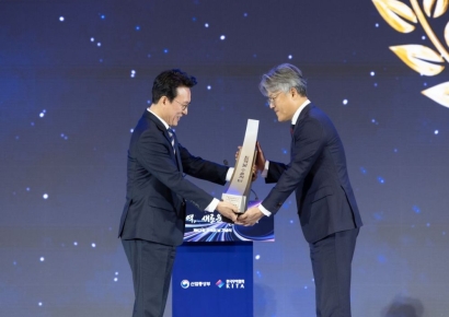 SM, K팝 엔터 최초 '1억불 수출의 탑' 등 수상