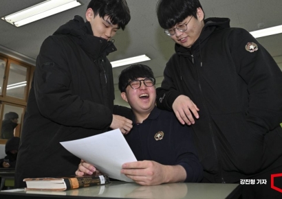 [포토] '수능 만점 학생의 환한 웃음'