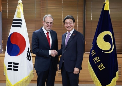 아마존 수석부회장 만난 이억원 "철저한 금융보안 무엇보다 중요해"