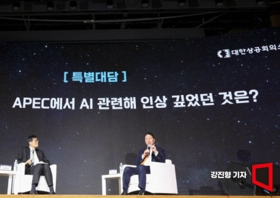 [포토] 이창용 총재 질문에 답하는 최태원 대한상의 회장