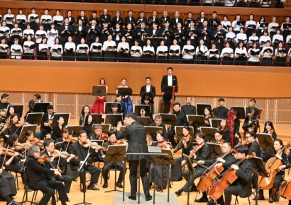 '환희의 송가' 부르며 하나된 한일…주한日대사 "한일 미래 상징"