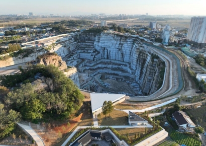 [디깅트래블]지하에 뒤집힌 콜로세움, 황등석산