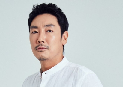 "조진웅이 이순신" "우리가 조진웅"…옹호냐 안티냐 '포스터' 논란