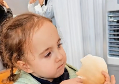 중국인 부부가 낳았는데 '금발에 파란 눈'…1억 2000만 뷰 터졌다