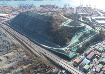 공사현장에도 ‘AI 신호수’… 부산항만공사, 건설현장에 AI기반 스마트 교통신호체계 도입