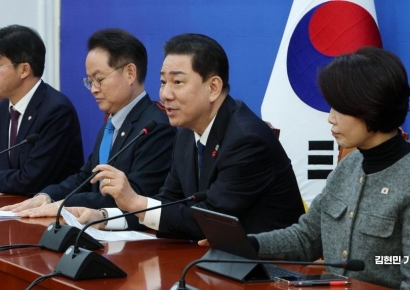 [포토] 김병기 "청와대 복귀, 망가진 국정 '정상 궤도' 돌리는 결정"