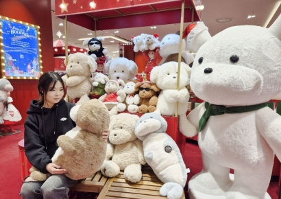 귀여움 폭발 ‘체로프 몽모’, 크리스마스 마켓서 만나요