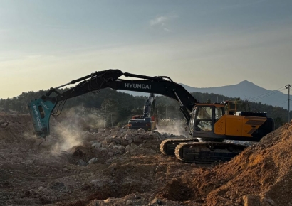 "도서·산간도 무인 건설"…포스코이앤씨, 원격제어 굴착기로 안전·생산성 동시 확보