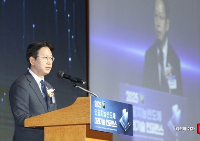 [포토] 인공지능반도체 미래기술 컨퍼런스 참석한 배경훈 부총리