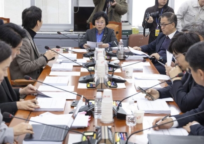 과방위 소위, 與 주도 '허위조작정보 징벌적 손배법' 통과