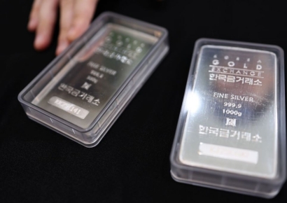 "금보다 더 올랐다고?" 올해만 100% 넘게 폭등하자…'불티'나는 실버뱅킹
