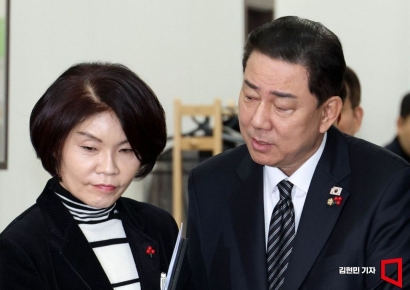 [포토] 정책조정회의 참석하는 김병기-한정애