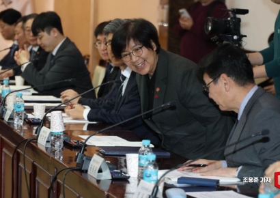 [포토] 제1차 의료혁신위원회 참석하는 정은경 장관