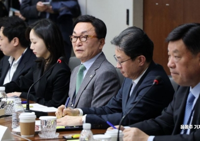 KB금융, 신한지주, 삼성생명…금융그룹 시총 4위는