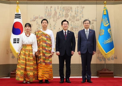 가나 대사 부부에 "한국 사람 같은데?" 친근했던 이유…이력은 더 놀라워