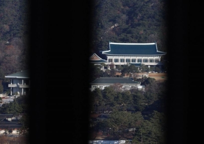 靑 안보실 "북한 탄도미사일 발사는 유엔안보리 위반…즉각 중단 촉구"