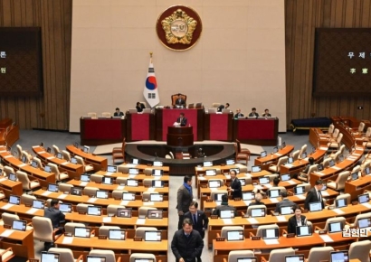 [포토] 하급심판결문 공개법 통과…국힘, 은행법에 또 필리버스터