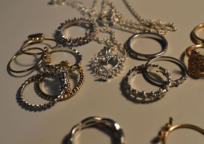 모친 금목걸이 잘라 친구 나눠준 8세 소년…체벌 논란