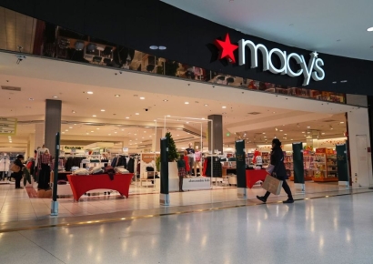 아기 기저귀 갈던 엄마에 흉기 휘두른 정신질환자…뉴욕 백화점 '발칵'