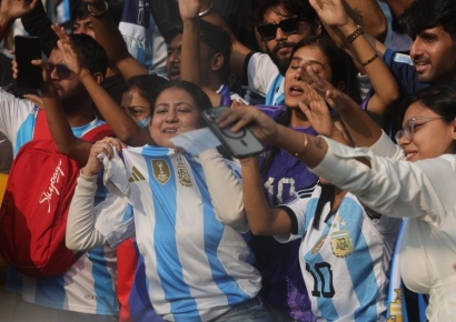 "30만원이나 냈는데" 메시 보러 온 인도팬들 난동…왜?