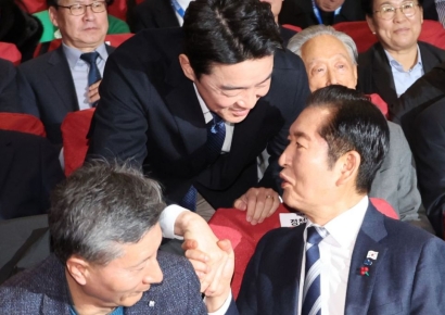 '민주당 창당 70주년, 당원의 날' 李대통령 "원팀으로 빛의 혁명 완수"  