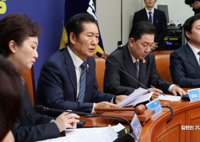 [포토] 정청래 "밝힐 의혹 산더미…내란재판부·2차 특검 추진해야"