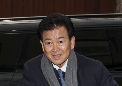 [포토] 간담회장 도착한 정동영 통일부 장관