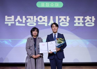 AI창업 노하우 확산… 경남정보대 안성우 교수, 부산시장 표창 받아