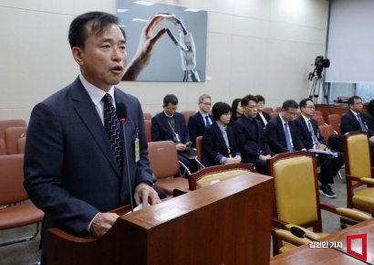 [포토] 모두발언하는 김종철 방미통위원장 후보자