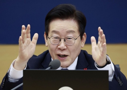 李 대통령 콕 집은 신안군 '햇빛연금'…"태양광 연금 탔소, 겁나 좋소야"