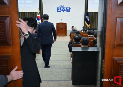 [포토] 민주당 비공개 의원총회