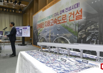 [포토] 오세훈 시장, '내부순환로·북부간선도로 지하화 구상' 설명